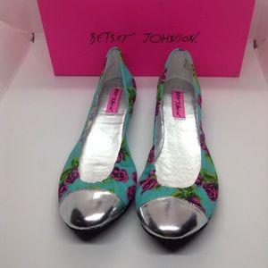 New Betsey Johnson flats Sashaaa size 8